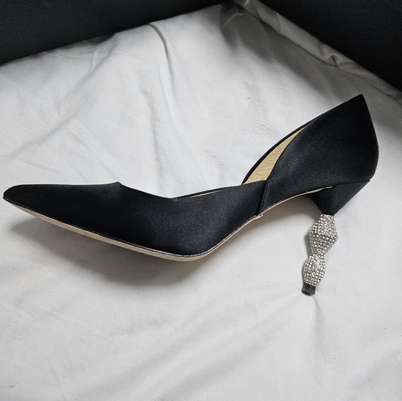 Badgley Mischka Satin Pumps 8.5 rhinestone heel - Picture 12 of 15